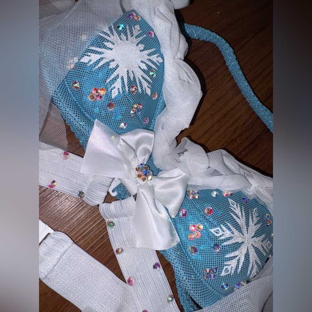 Pink lips bikini Elsa costume bra